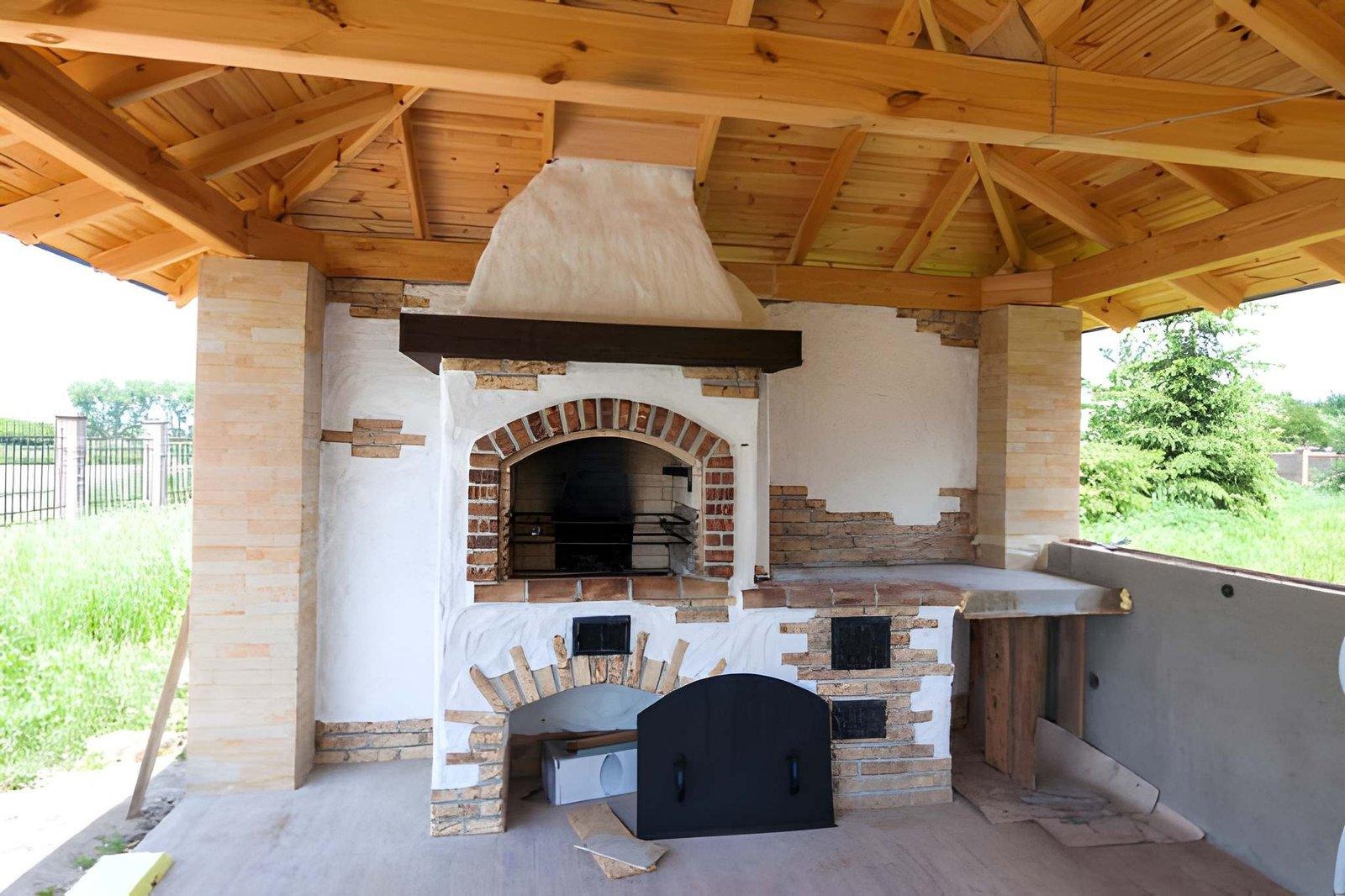 Why a Built-In Oven Can Transform Your Outdoor Kitchen