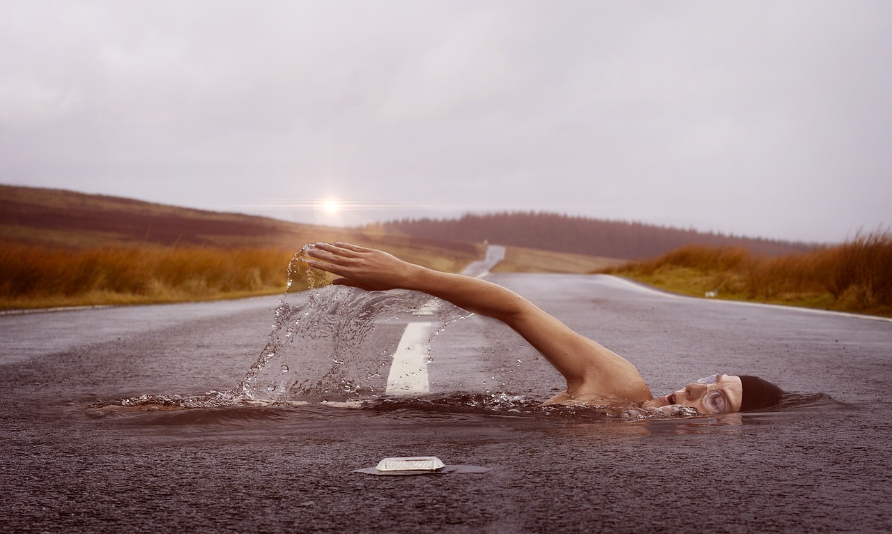Swimmer, swim, road — Discover La Grada Online: Your Guide to Sports Insights and News