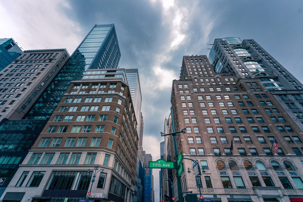 Buildings, perspective, nyc — Get the Best Price on Luggage Storage Services in Kings Cross