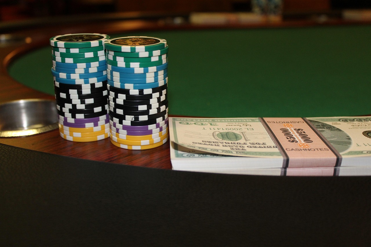 Poker, casino, card game — How can Online Casinos Function