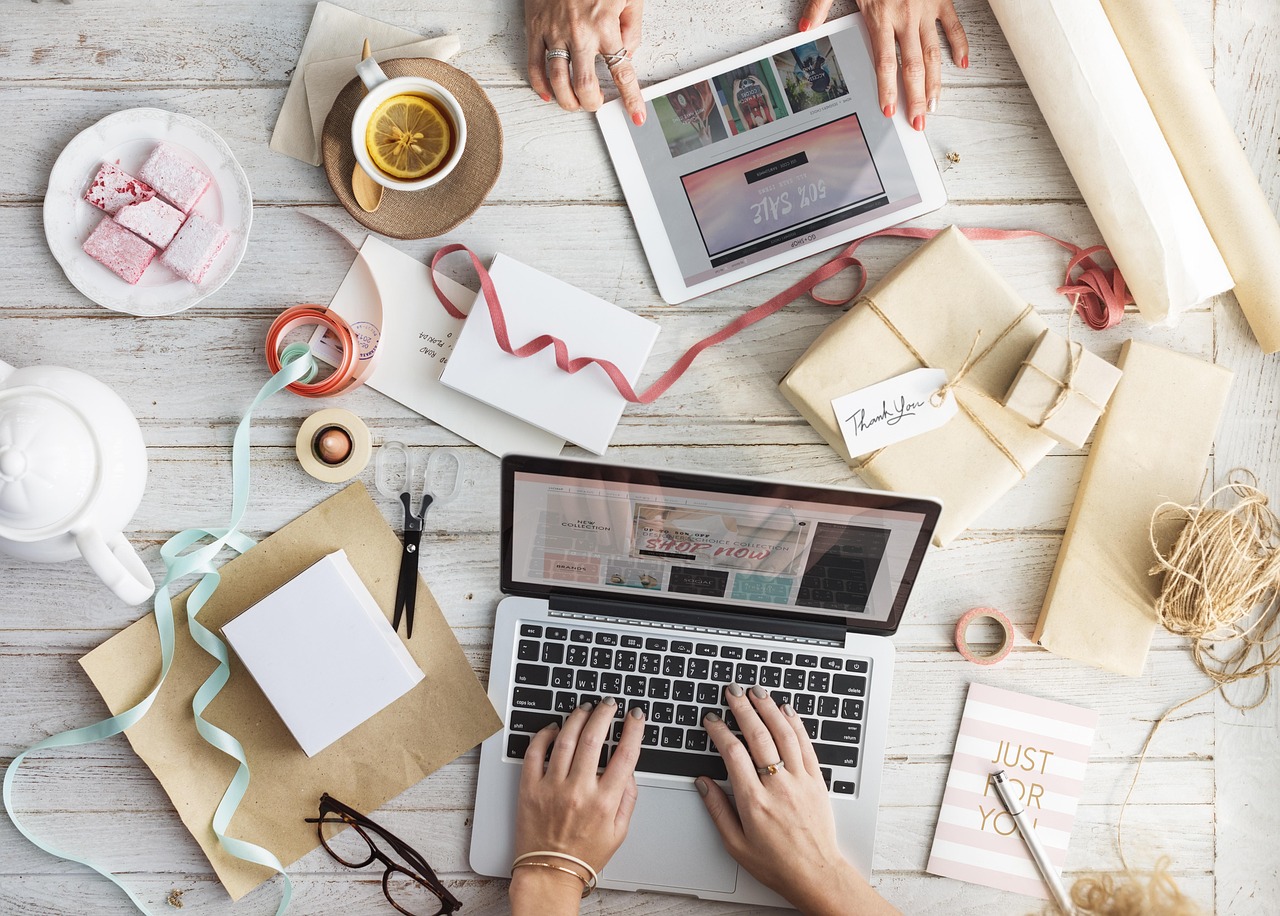 Desktop, laptop, crafts — How Futures trading Can Provide Portfolio Diversification