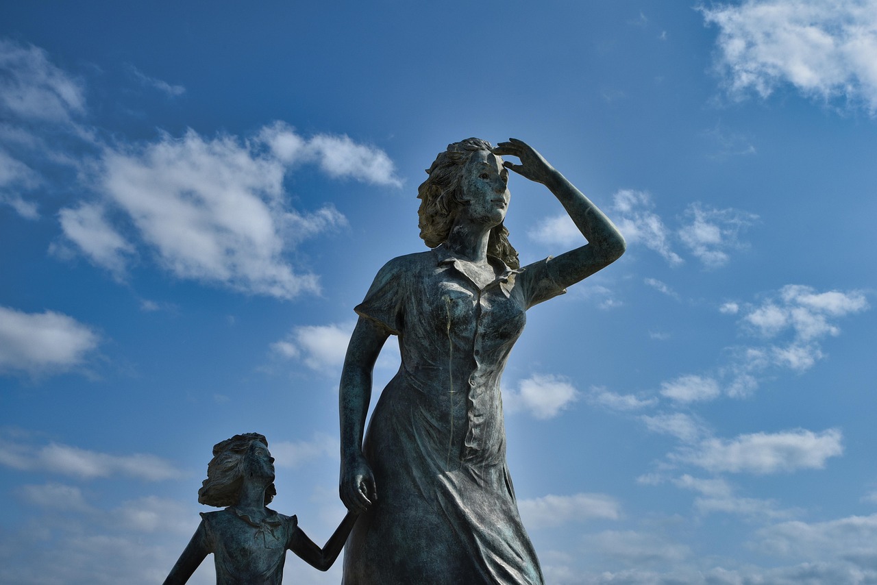 Sculpture, women, girl — Finding the Right Payroll Outsourcing Partner for Your Business