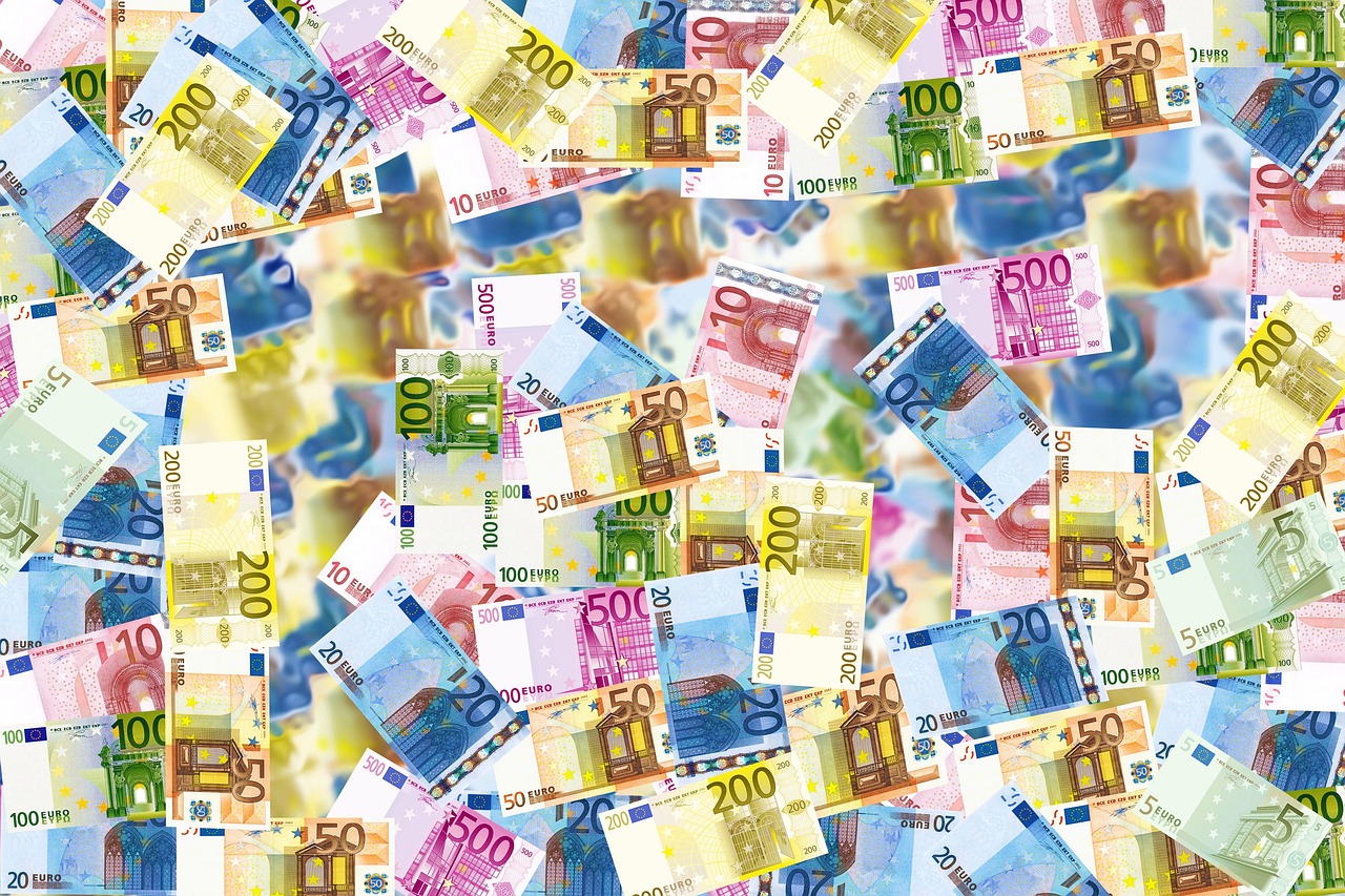 Money, cash, bills — The Why of Pool above ground - An eastern World Perspective