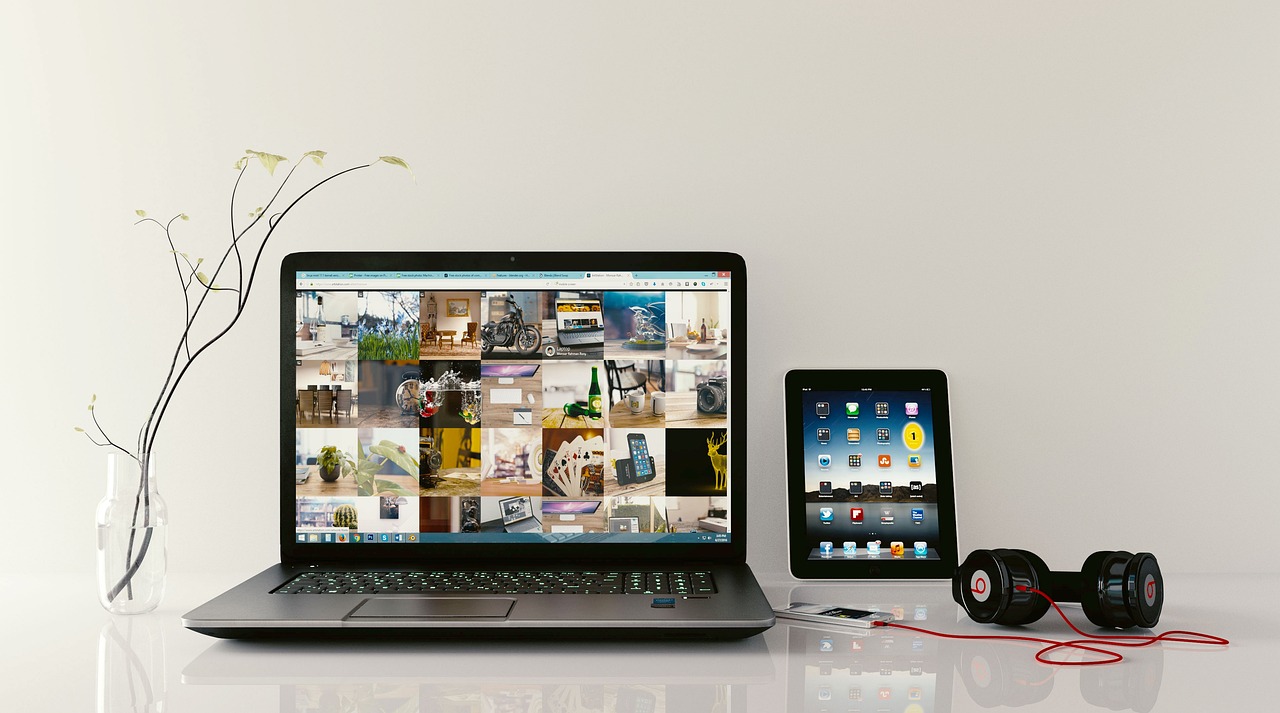 Laptop, workstation, browsing — Top Spouse Tracker Applications