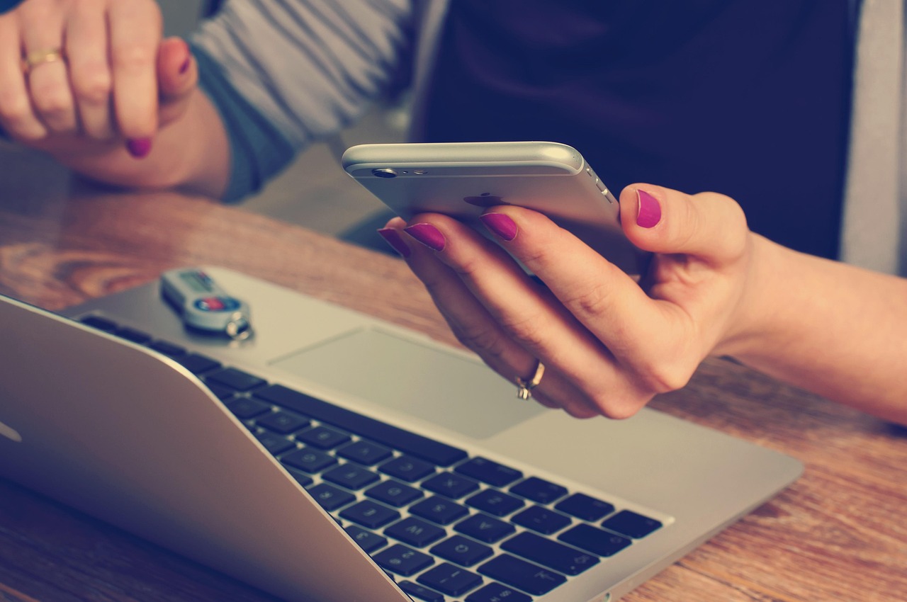 Office, business, accountant — Using MongoDB Change Streams for Real-Time UI Updates