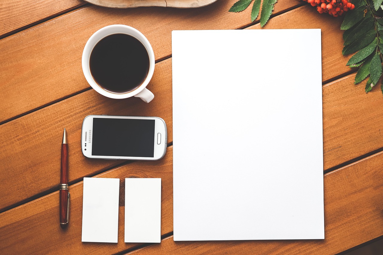 Coffee, phone, paper — What Are The Qualities Of A Good Aircraft Cup For Men?