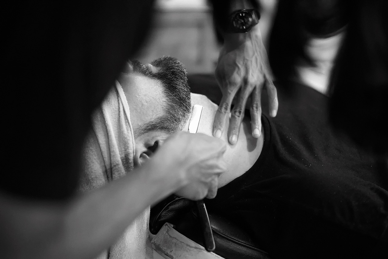 Barber, barbershop, shave — What is a Crypto Hardware Wallet and How Does It Work?