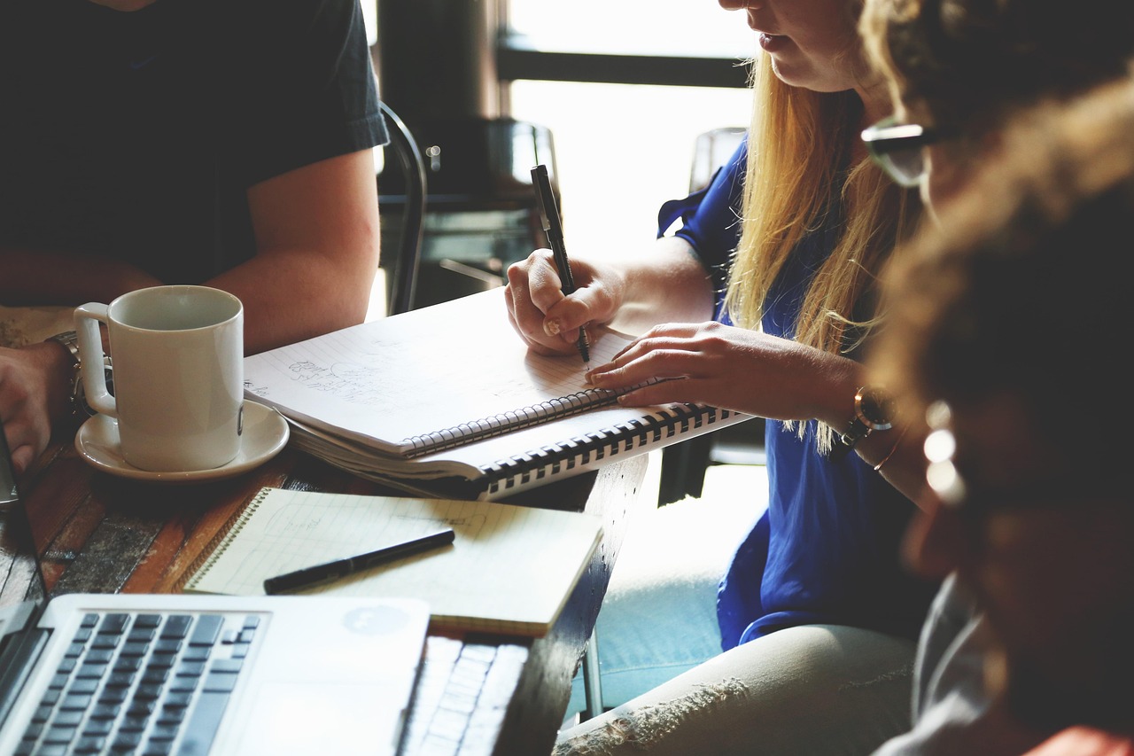 Startup, meeting, brainstorming — What Kind of Computer is better for Business Office?